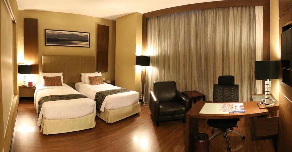 Grand Borneo Hotel Kota Kinabalu Exterior foto
